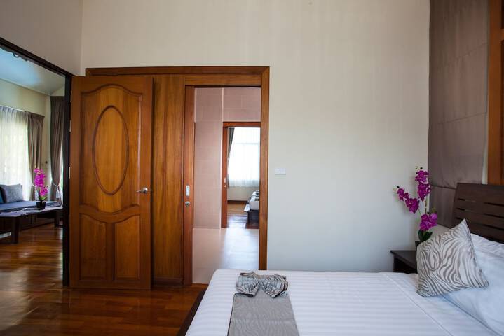 Room 27 of 140