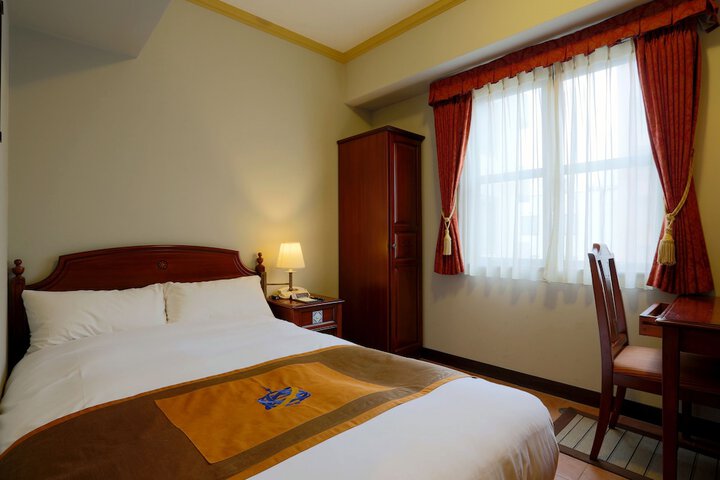 Room 15 of 40