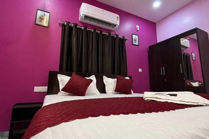 Room 6 of 16