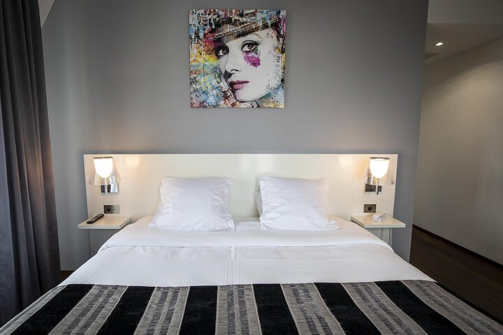 Room 35 of 62