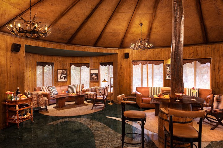 Lounge 60 of 79