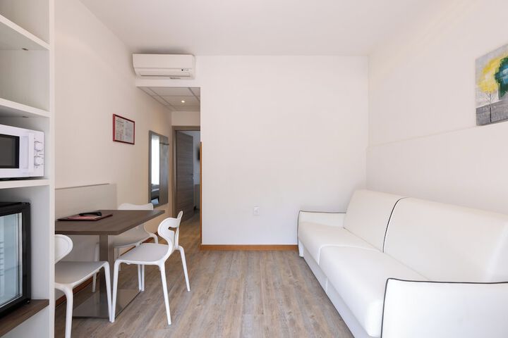 Room 27 of 71