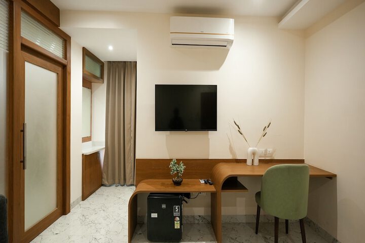 Room 10 of 34