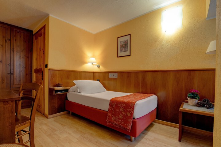 Room 13 of 111