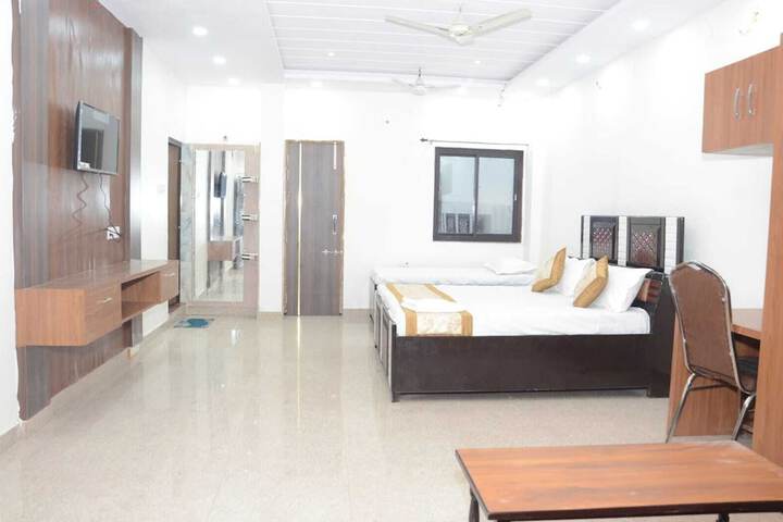Room 8 of 16