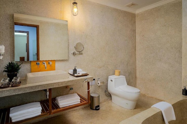 Room 5 of 28