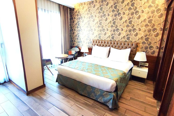 Room 9 of 68