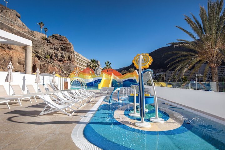 Hotel with Pool