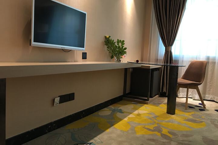 Room 8 of 65