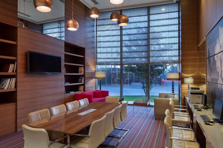 Business Center 41 of 43