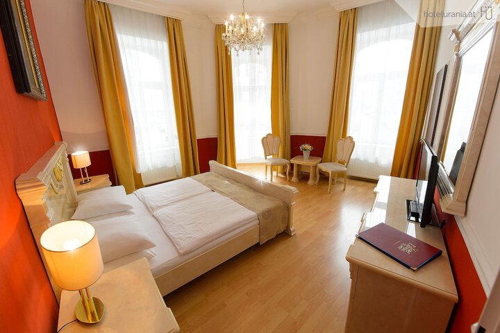 Room 44 of 205