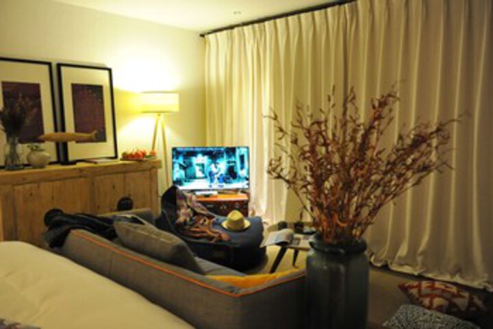 Room 102 of 111