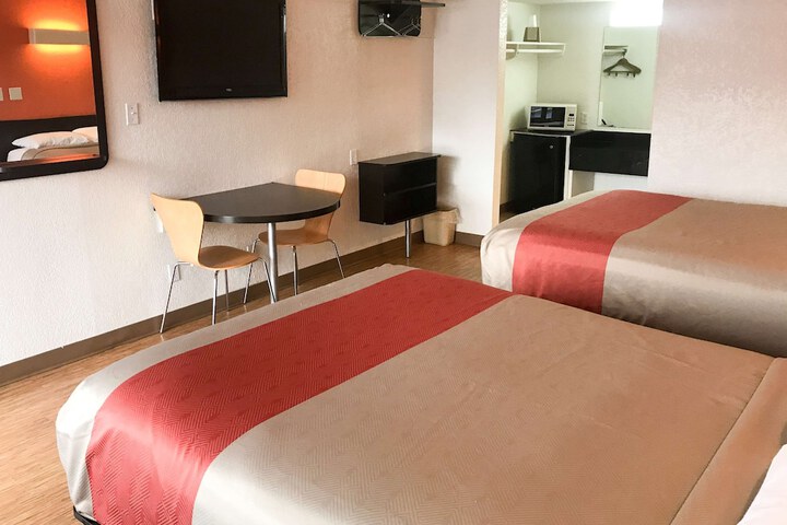 Room 28 of 40