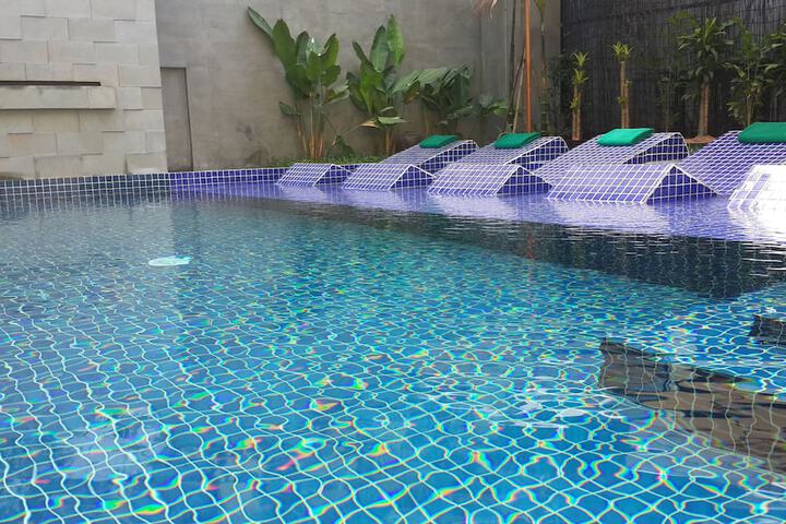 Pool 43 of 70