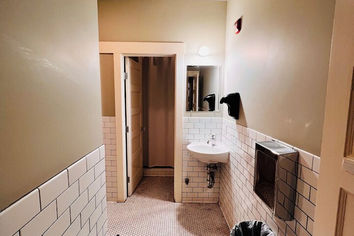 Room 19 of 59