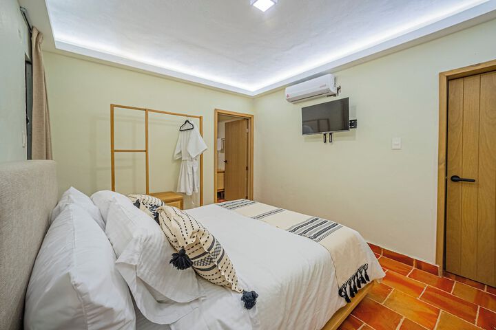 Room 16 of 94