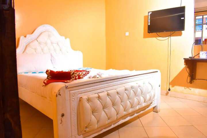 Room 5 of 23