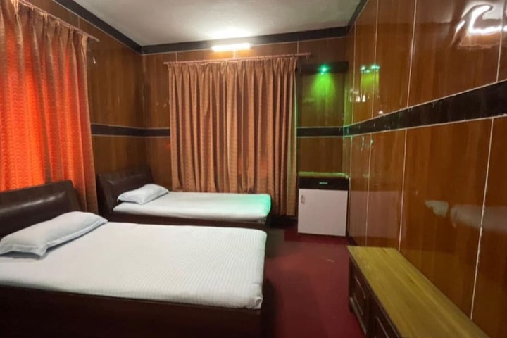Room 12 of 36