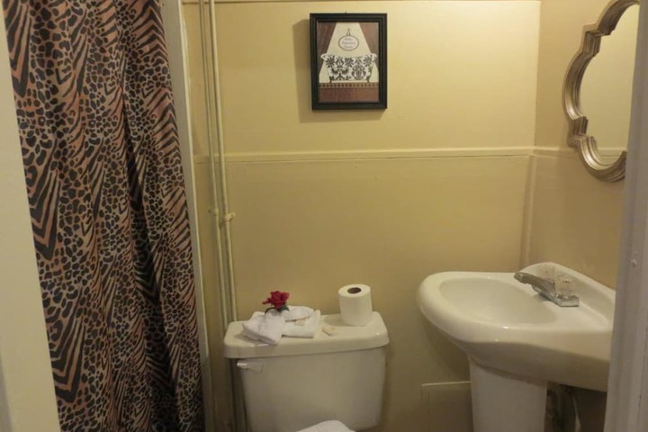 Room 25 of 38