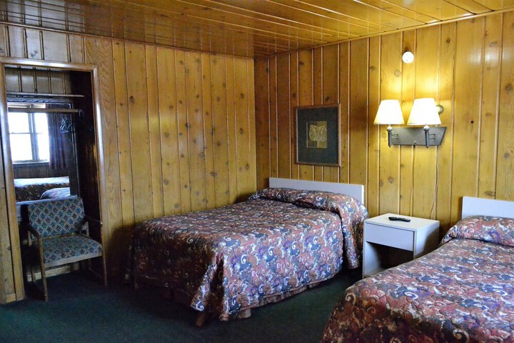 Room 24 of 81
