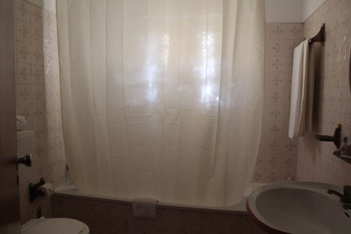 Room 8 of 10