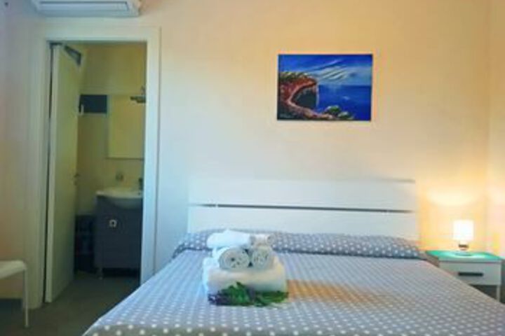 Room 8 of 16