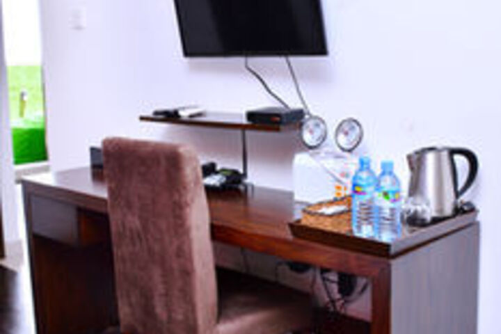 Room 9 of 20