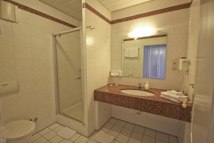 Room 40 of 129