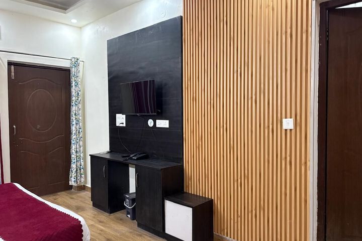 Room 4 of 10