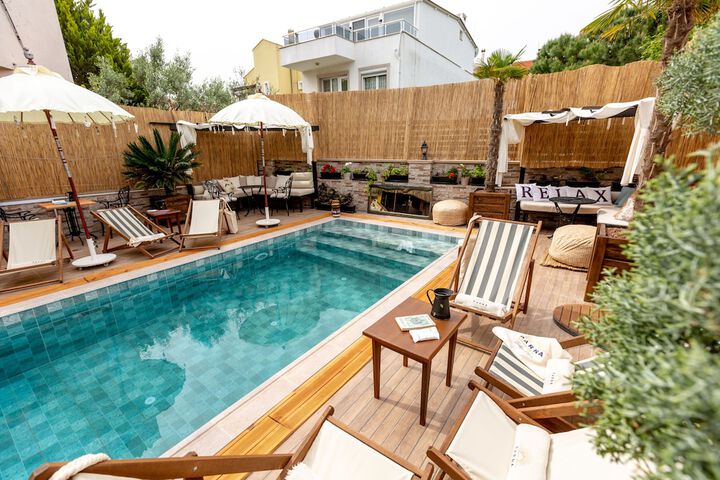 Pool 59 of 91