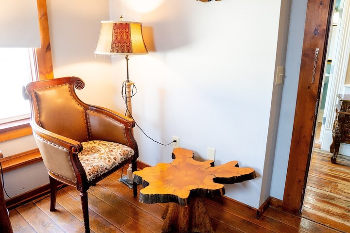 Lodge Premium Cabin Queen Bed (2 of 79)