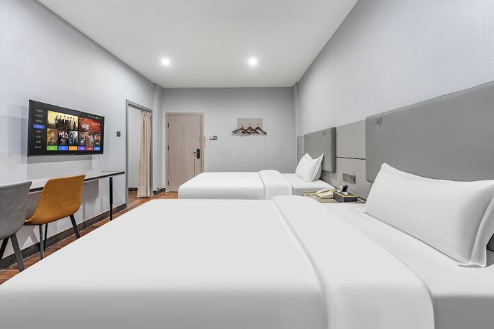 Room 27 of 44