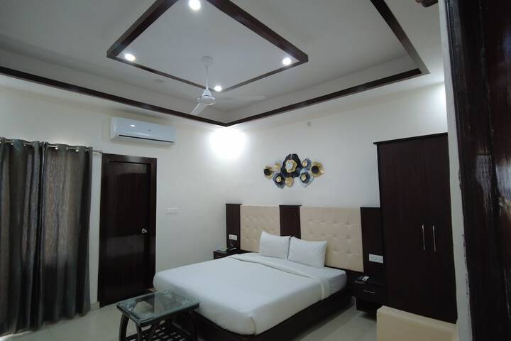 Room 17 of 65