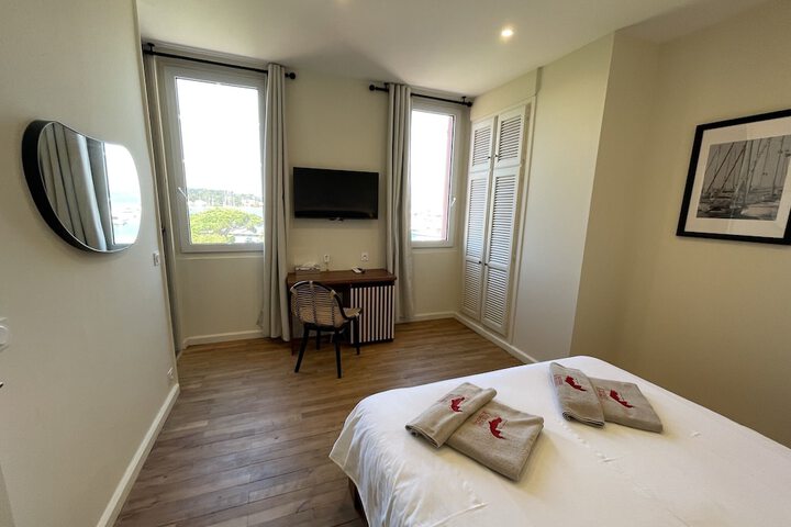 Room 10 of 35