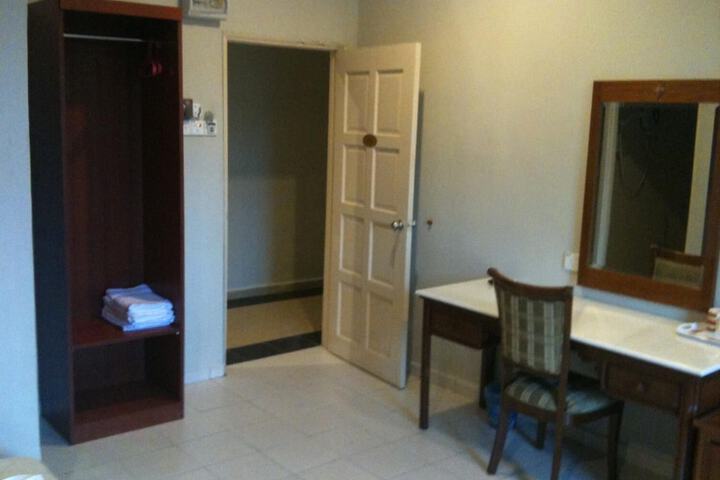 Room 15 of 34