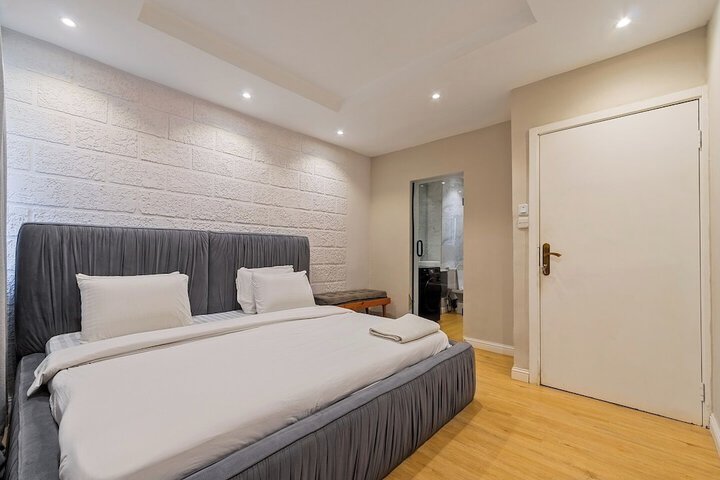 Room 10 of 37