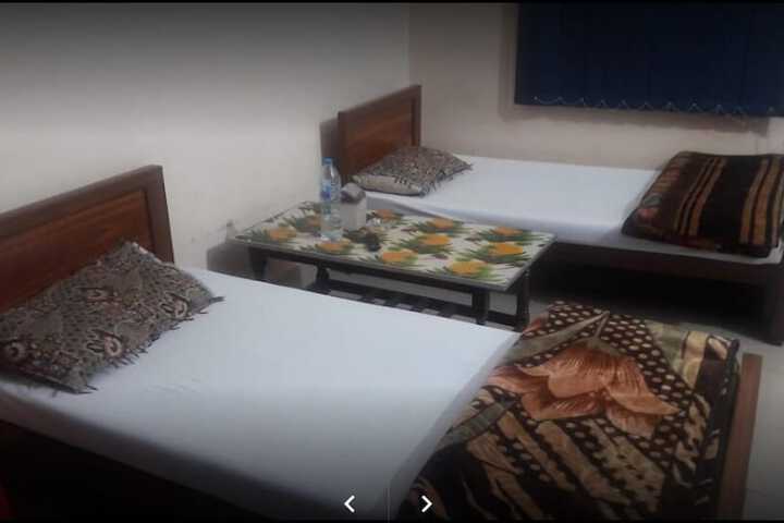 Room 4 of 13