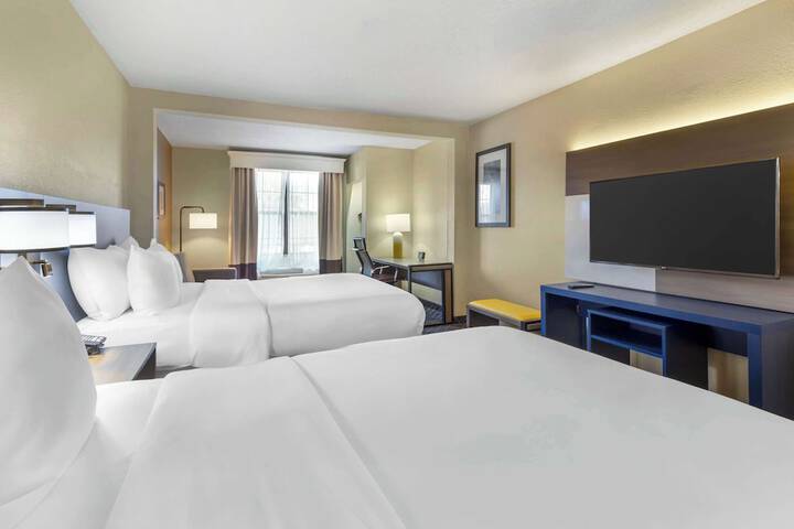 Suite 2 Queen Beds (4 of 15)