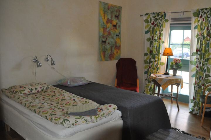 Room 12 of 36