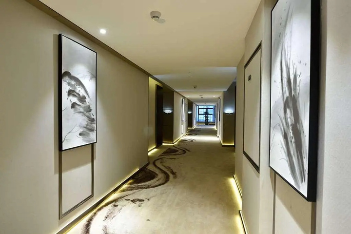 Room 13 of 28