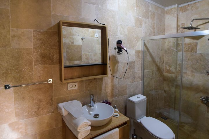 Room 15 of 34