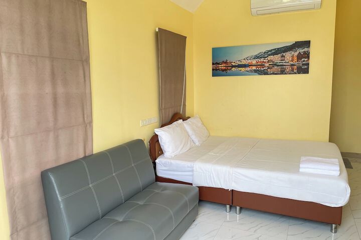 Room 2 of 109