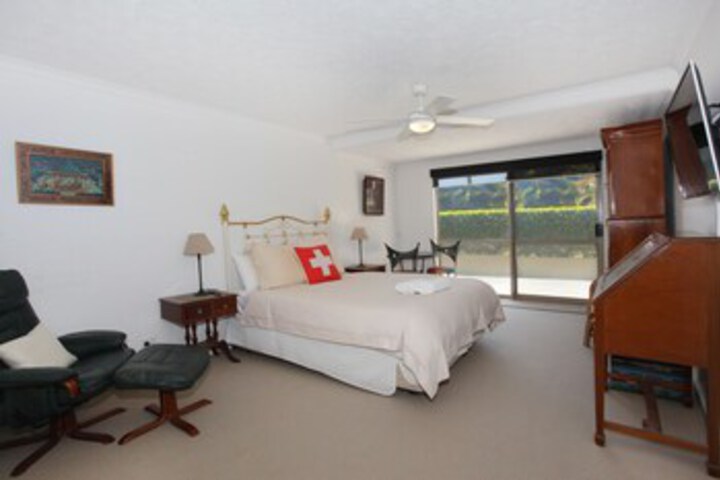 Room 18 of 18