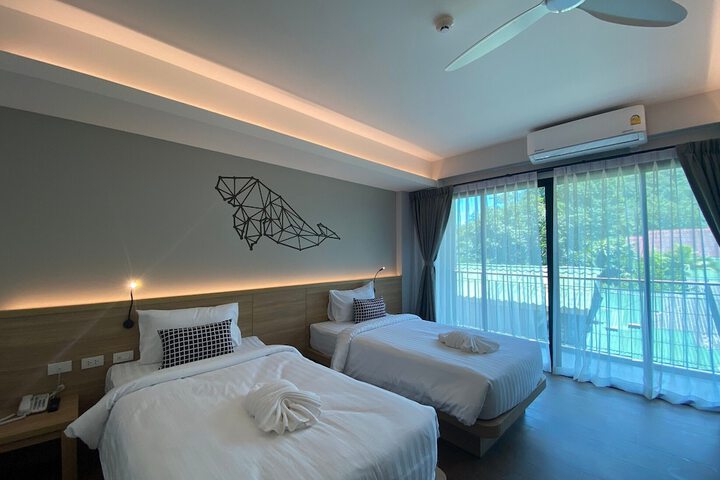 Room 25 of 102