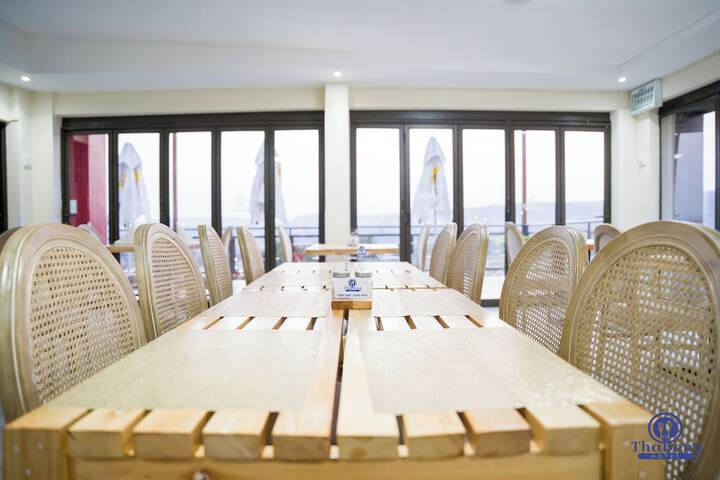 Dining 16 of 22