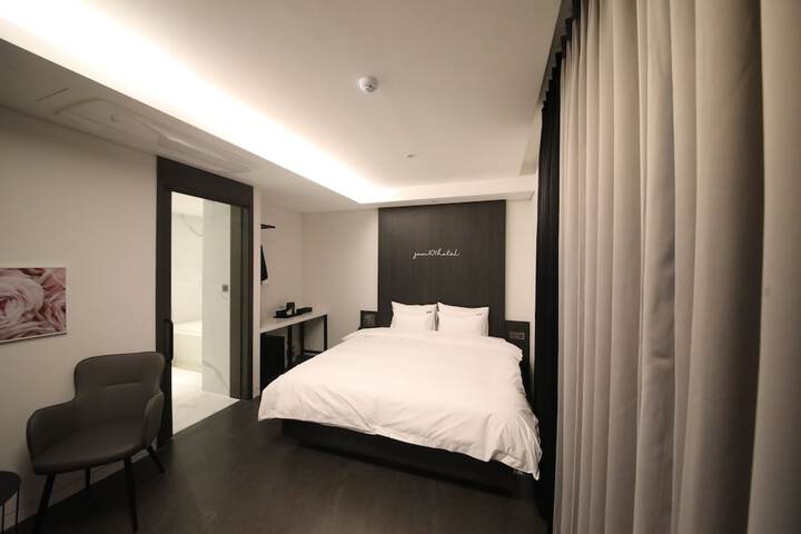 Room 17 of 117