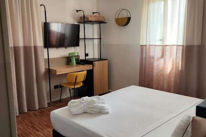 Room 12 of 42