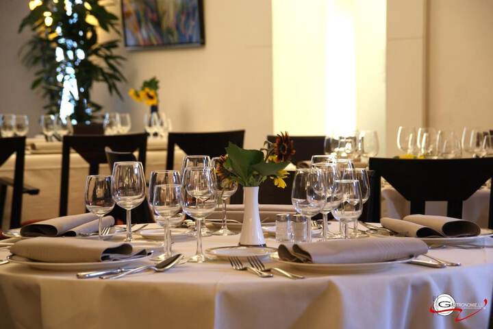 Dining 38 of 47