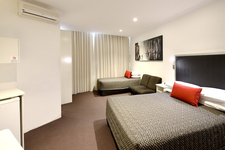 Room 28 of 62