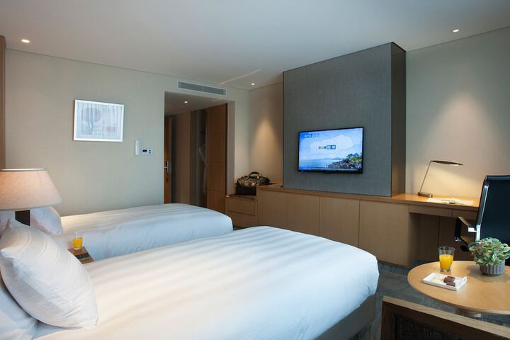 Room 27 of 54